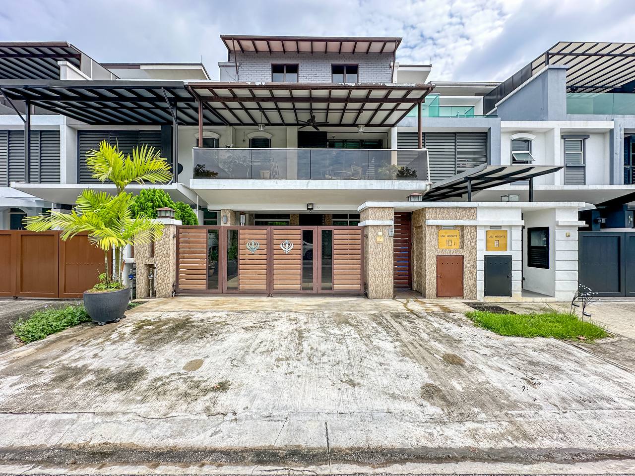 2 And Half Storey Superlink Cyprus Subang Jaya