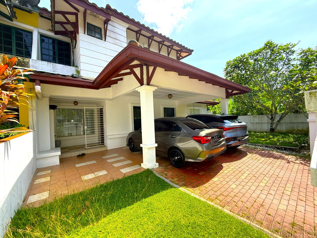 End Lot 2 Storey Semi D Taman Tiara Kemensah