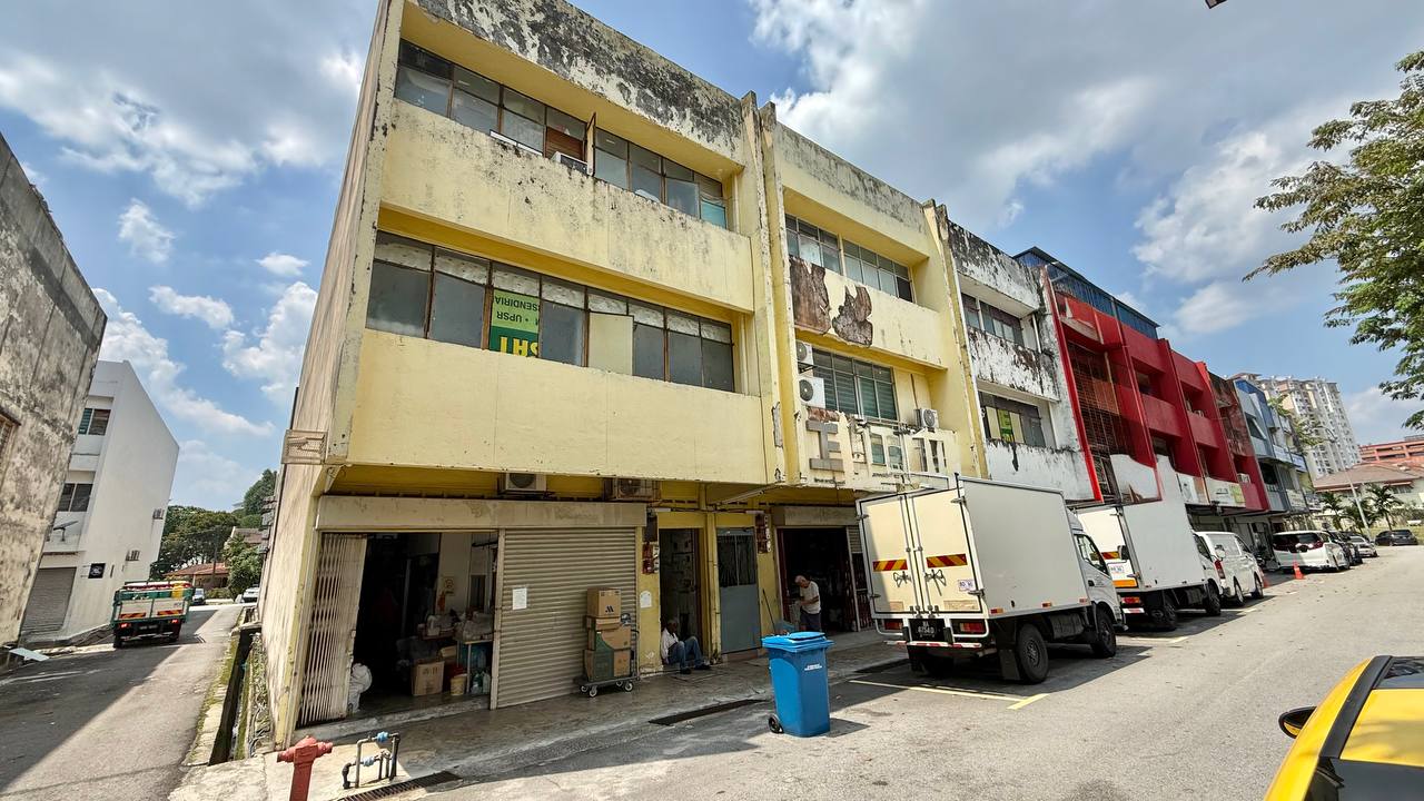 3 Storey Shop Lot Taman Nirwana Ampang
