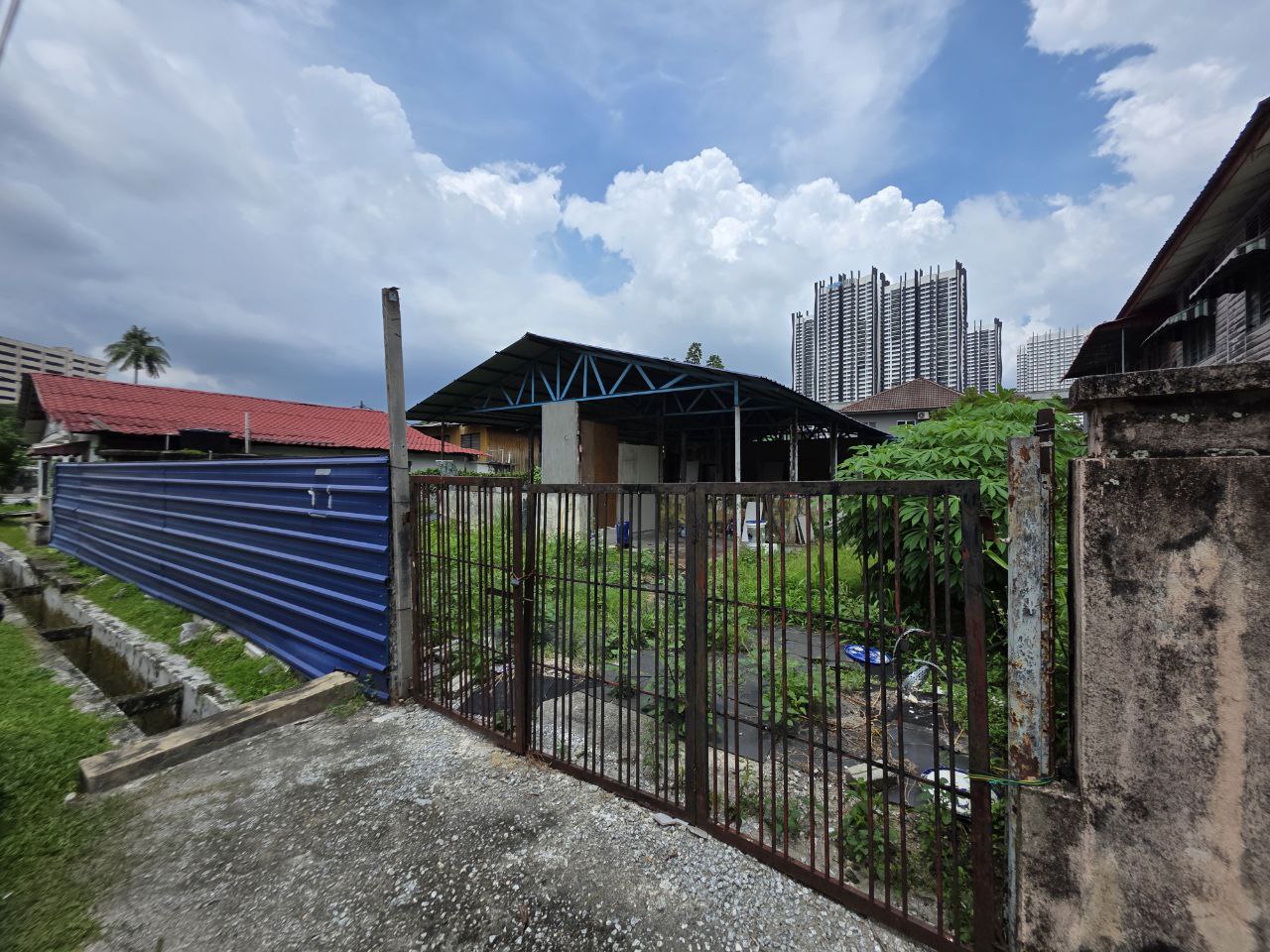 Tanah Lot Bungalow Jalan Kepong Mukim Batu