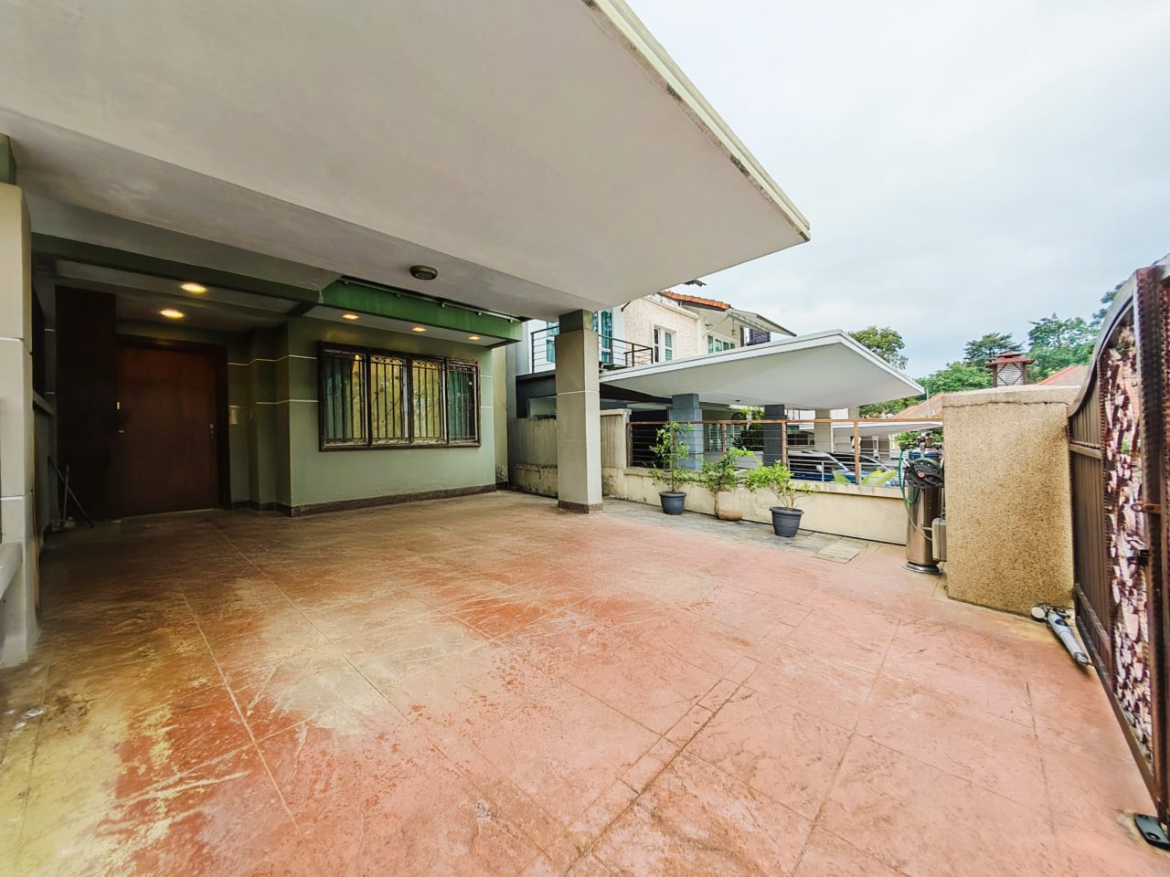 2 And Half Storey Superlink Sering Ukay - photo 3