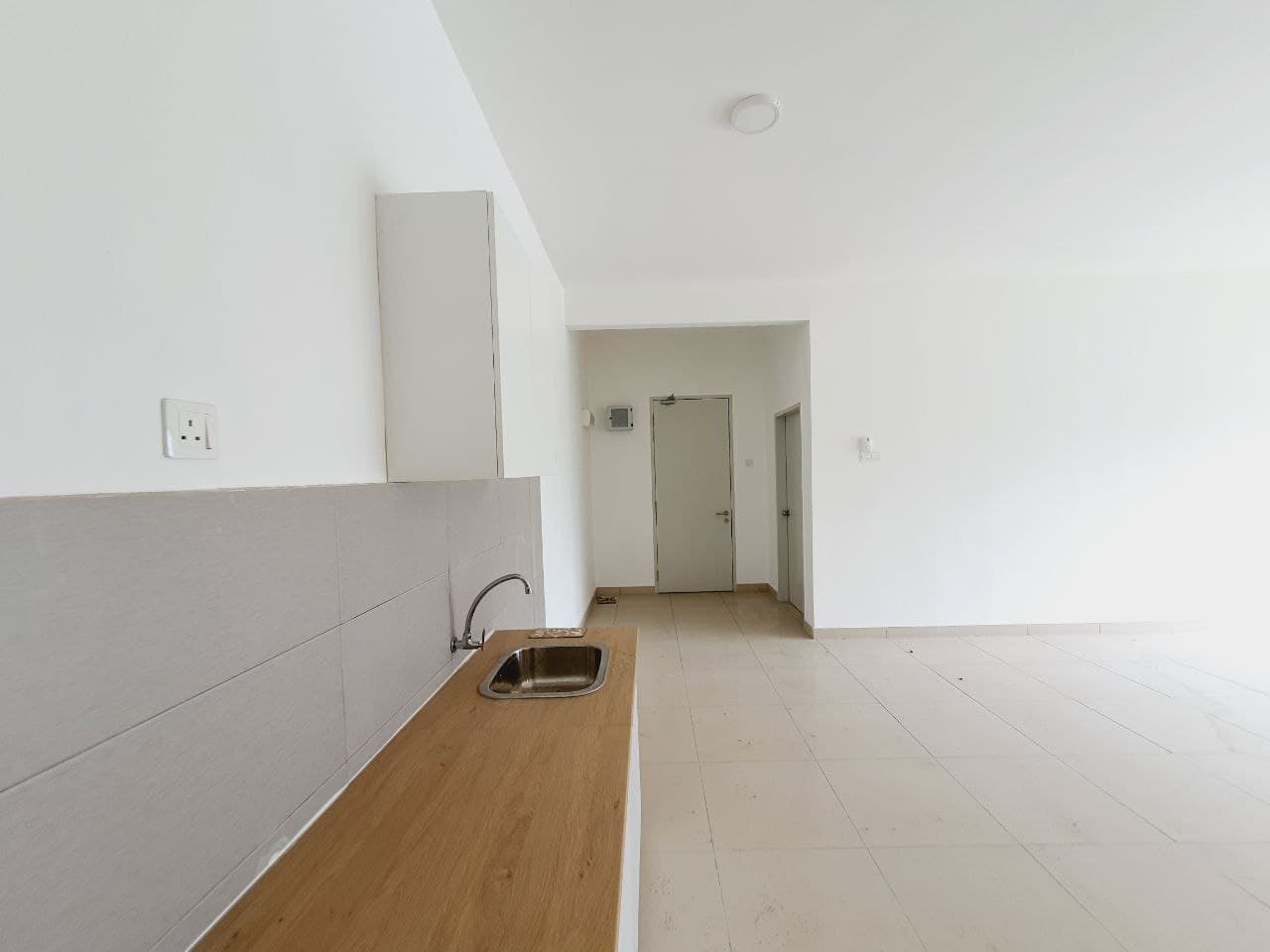 Freehold Condo with Backyard Corner Unit at Kajang - photo 4