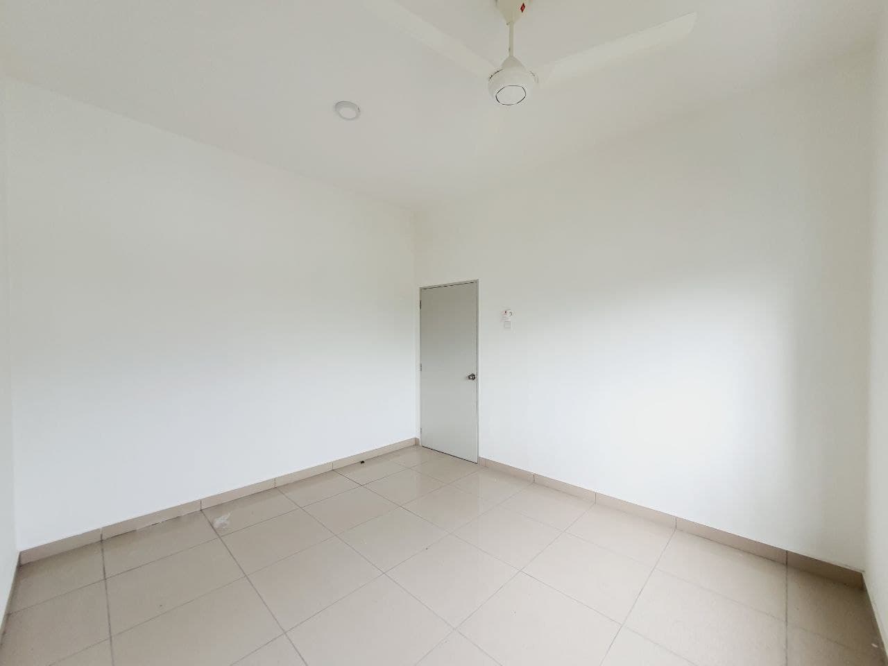 Freehold Condo with Backyard Corner Unit at Kajang - photo 6