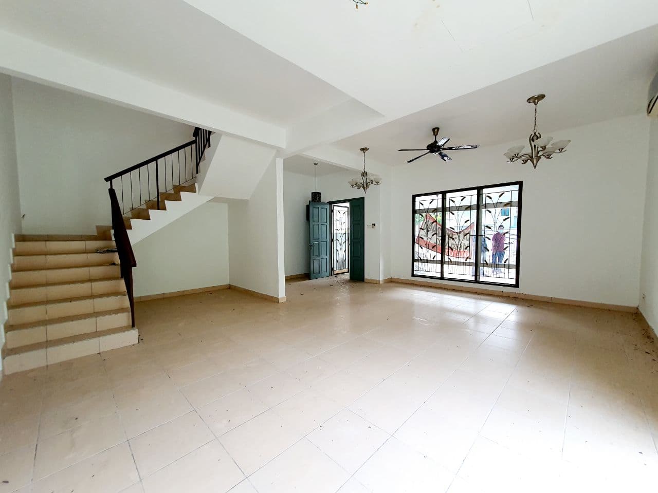 3 Sty Semi-D Corner Taman KIPARK Puchong