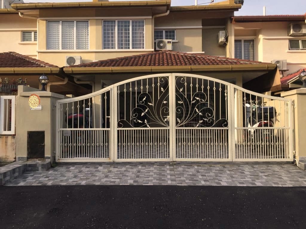 Renovated 2 Sty Terrace 5R3B Seri Kembangan - photo 1