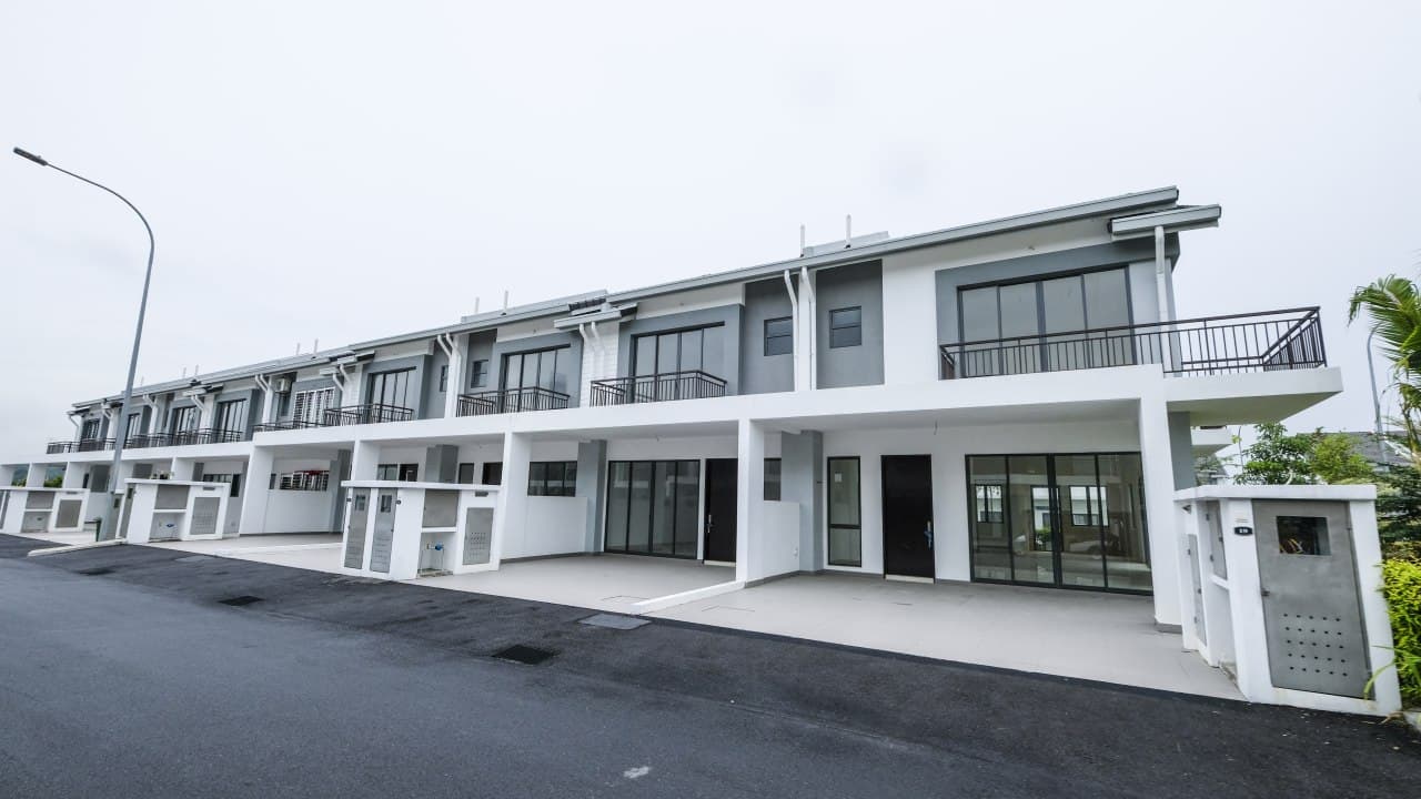 FREEHOLD Brand New 2 Storey Link Homes - photo 10