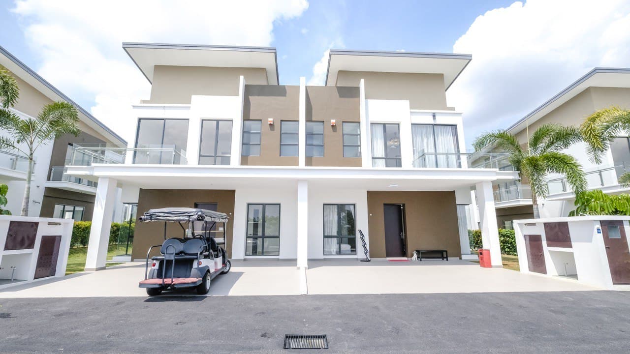 FREEHOLD SEMI-D DIAMOND CITY, SEMENYIH - photo 1