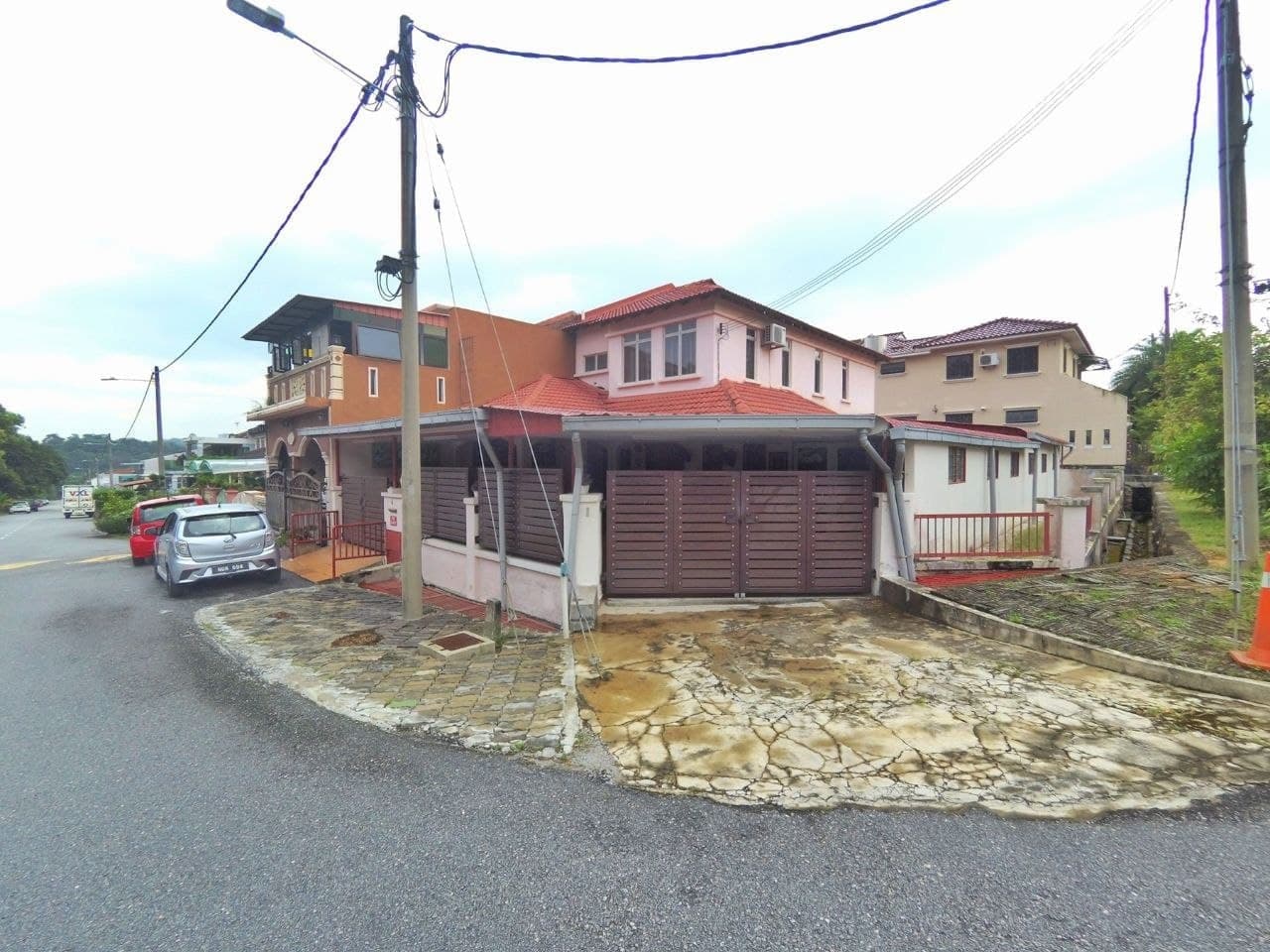 Dont Miss Out Double Storey Terrace Corner Unit - photo 1
