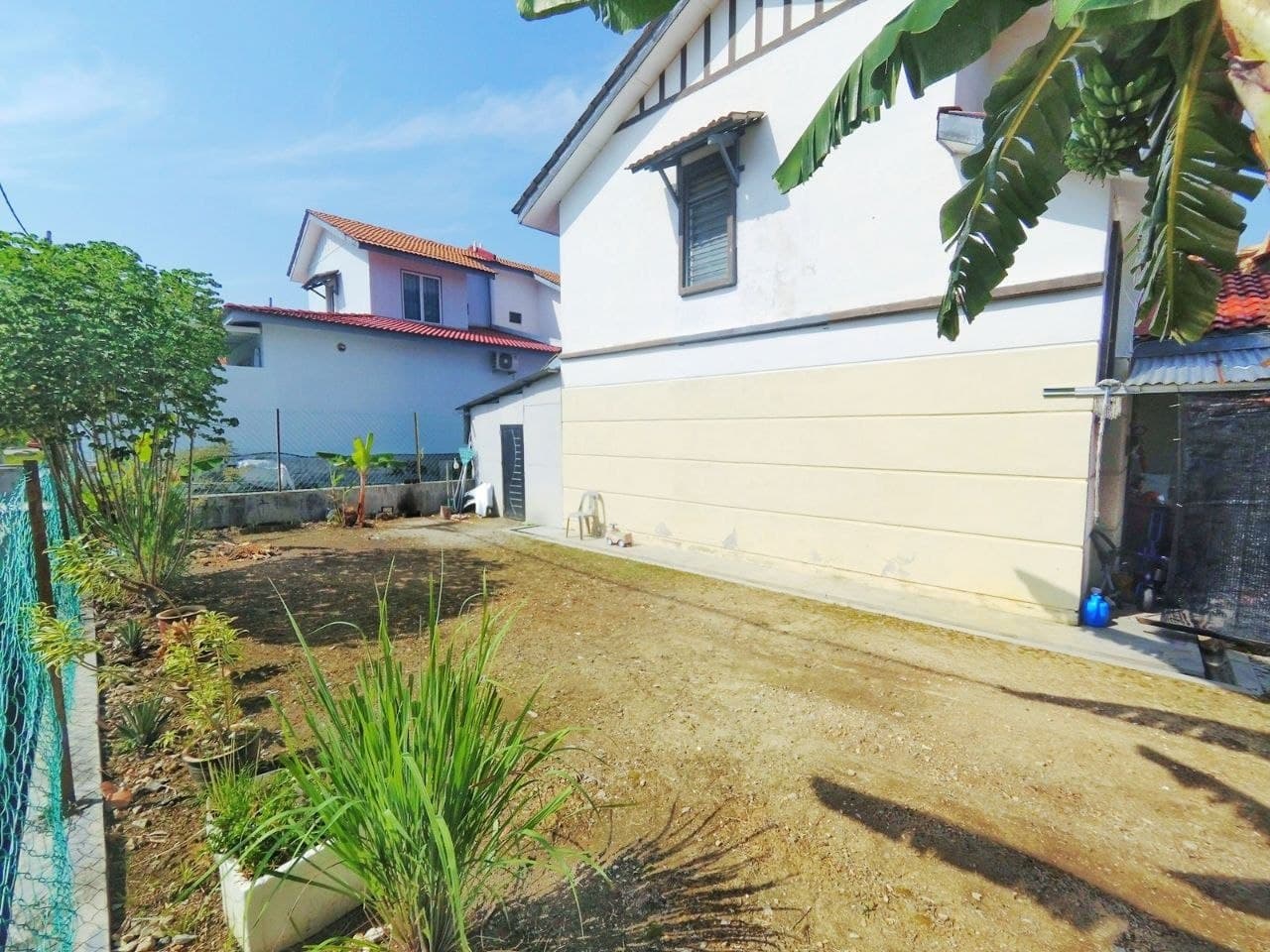 FREEHOLD Double Storey Terrace Corner Unit