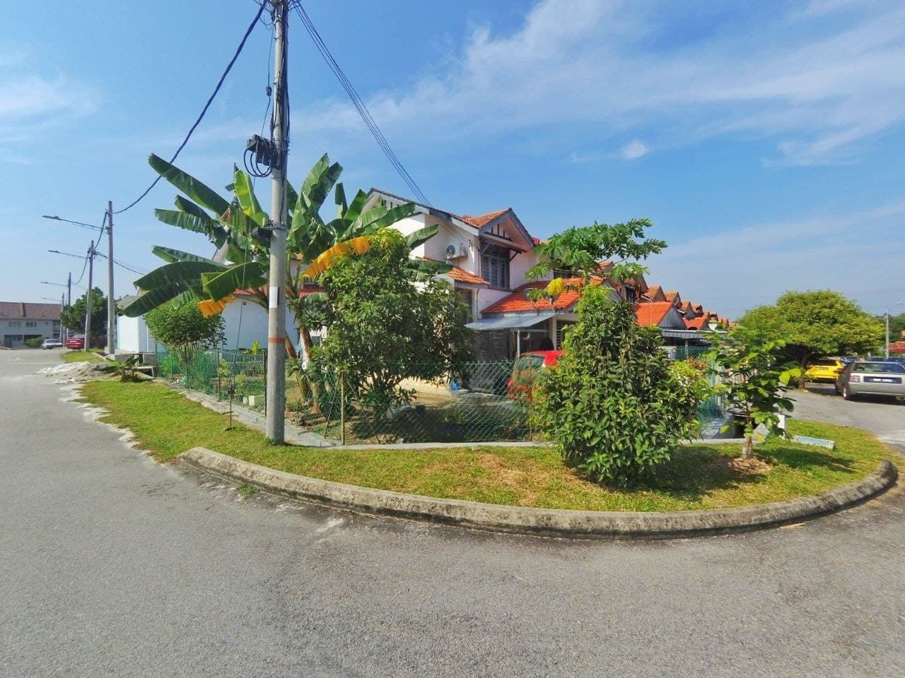 FREEHOLD Double Storey Terrace Corner Unit - photo 3
