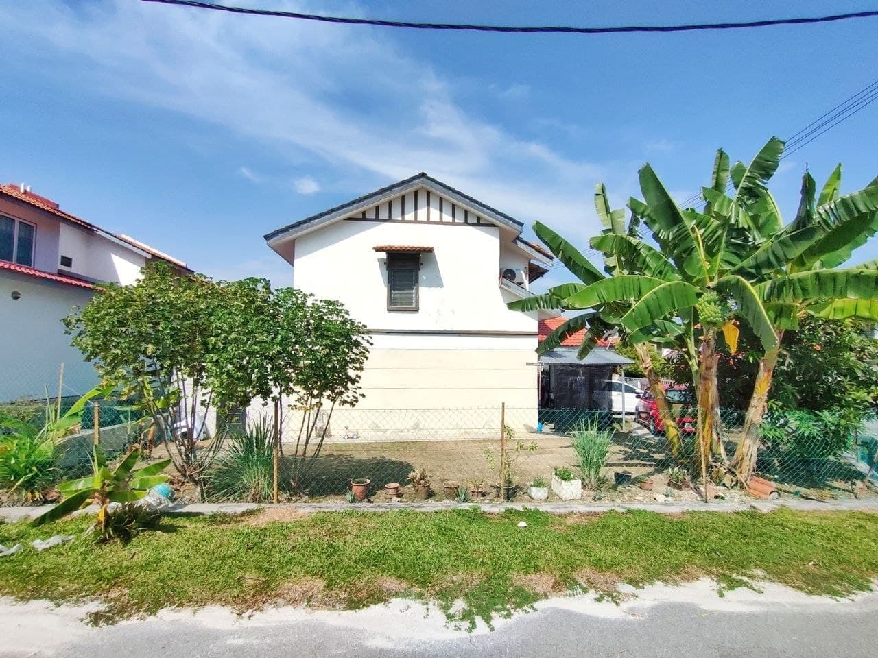 FREEHOLD Double Storey Terrace Corner Unit - photo 4