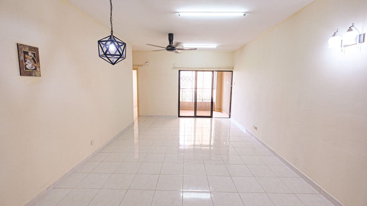 Vacant Freehold 3R2B Kristal Villa Condo - photo 5