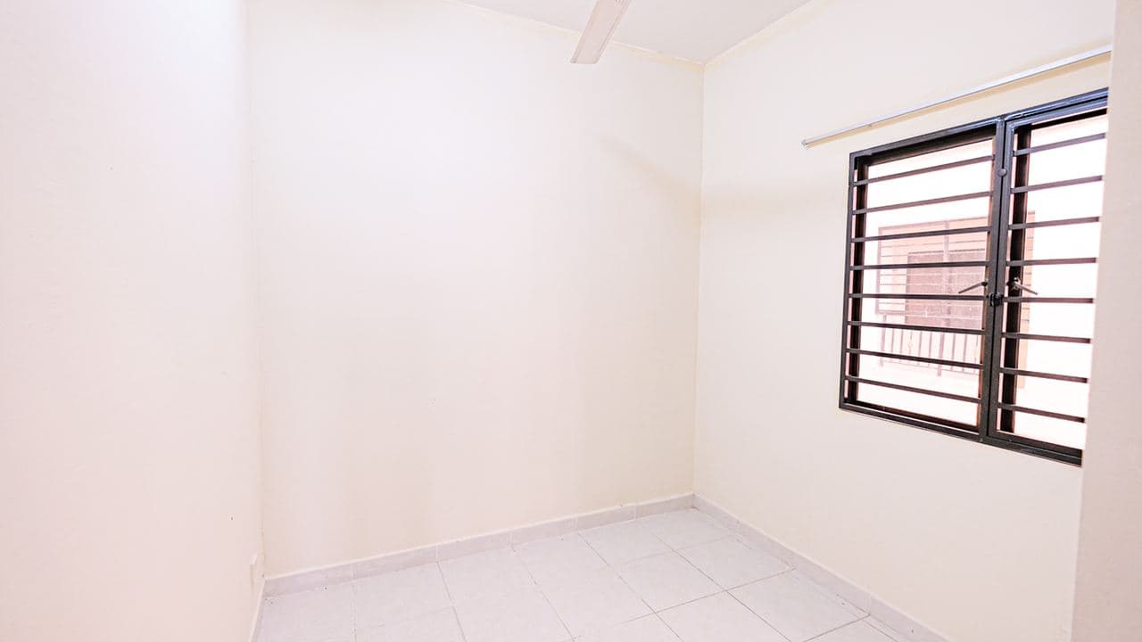 Vacant Freehold 3R2B Kristal Villa Condo - photo 8