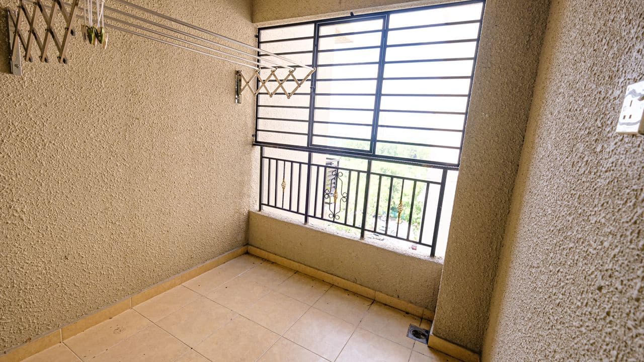 Vacant Freehold 3R2B Kristal Villa Condo - photo 10