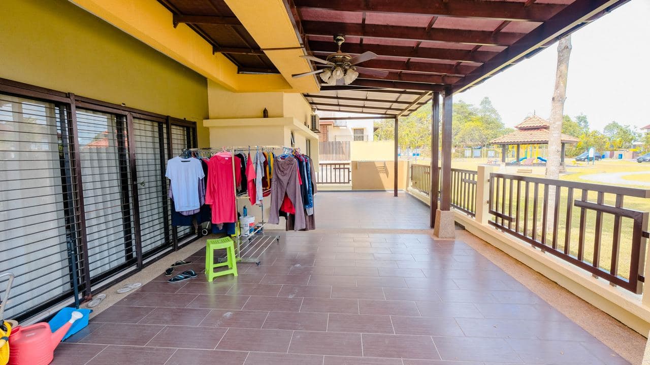 Freehold Corner Unit 2 Storey Beside Playground - photo 9