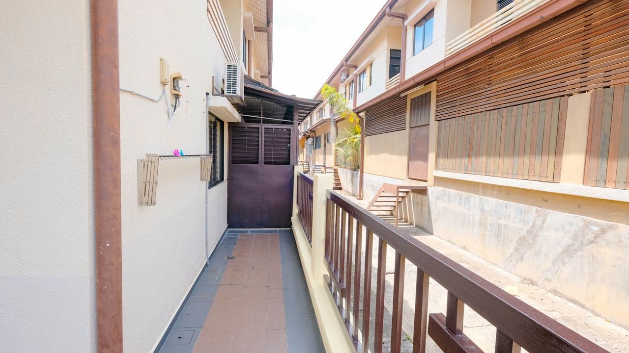 Freehold Corner Unit 2 Storey Beside Playground - photo 10