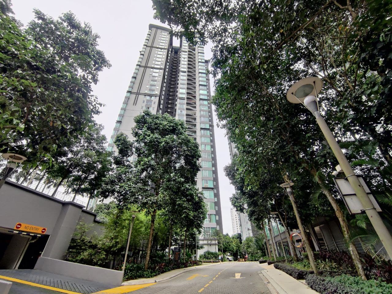 Freehold Spacious Fully Renovated Condo