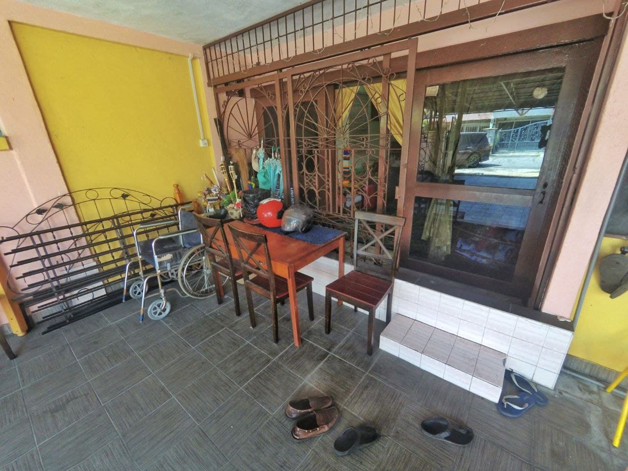 Vacant Single Storey 3R2B Taman Serdang Jaya - photo 3