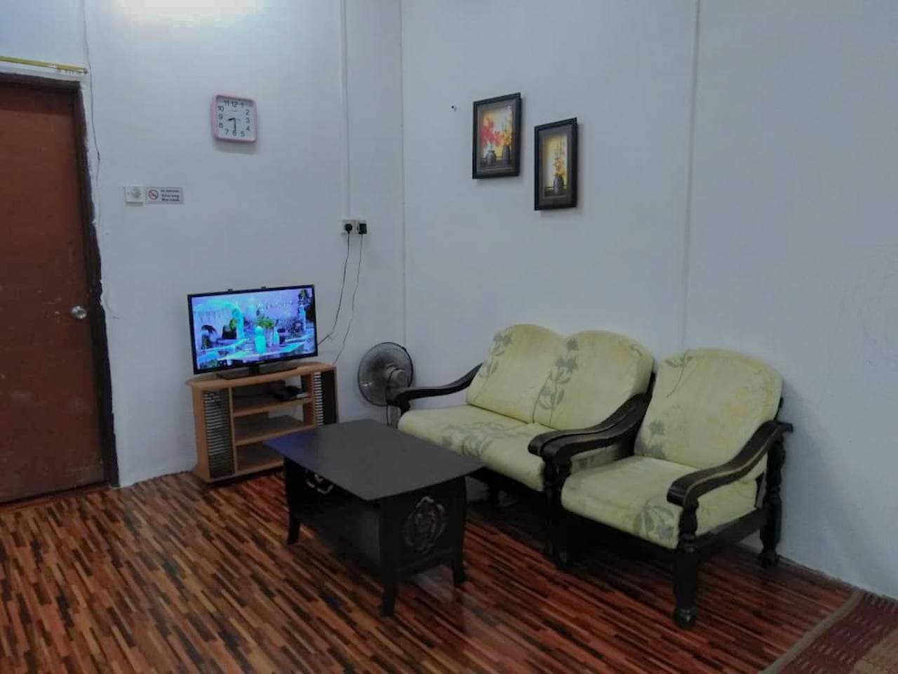 Single Storey Terrace Taman Sri Serdang, Serdang - photo 2