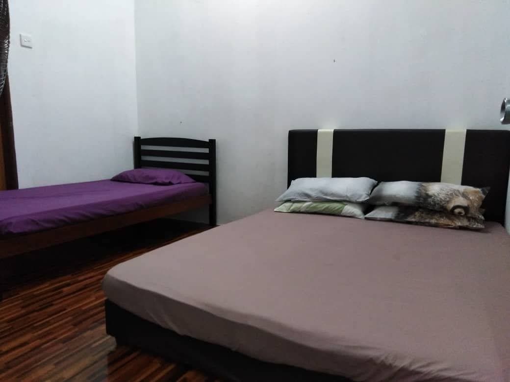 Single Storey Terrace Taman Sri Serdang, Serdang - photo 4