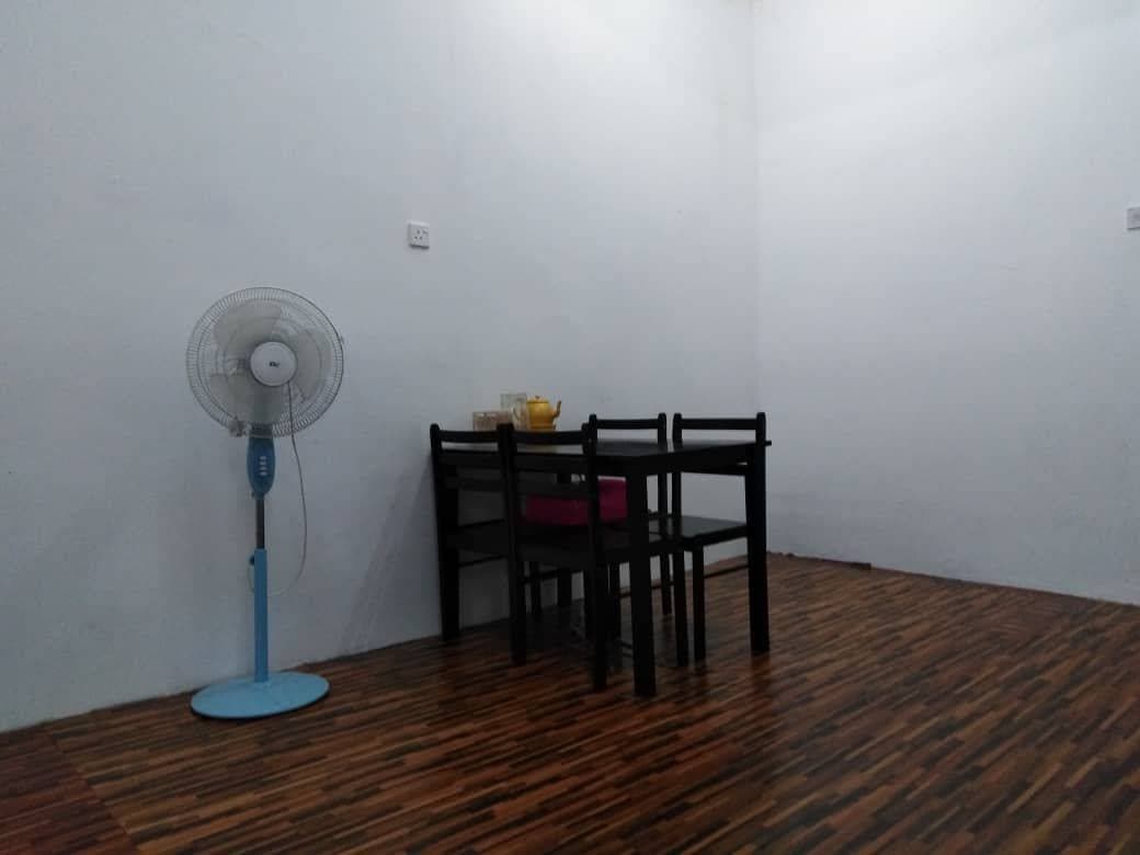 Single Storey Terrace Taman Sri Serdang, Serdang - photo 9