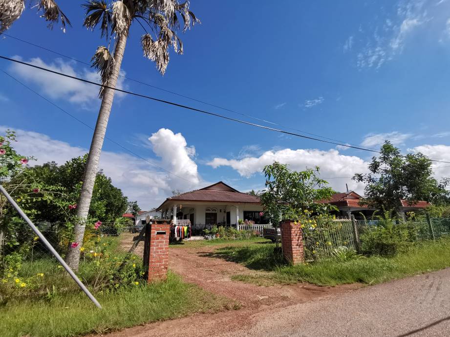 Banglo Setingkat Kg Felda LBJ, Labu Seremban