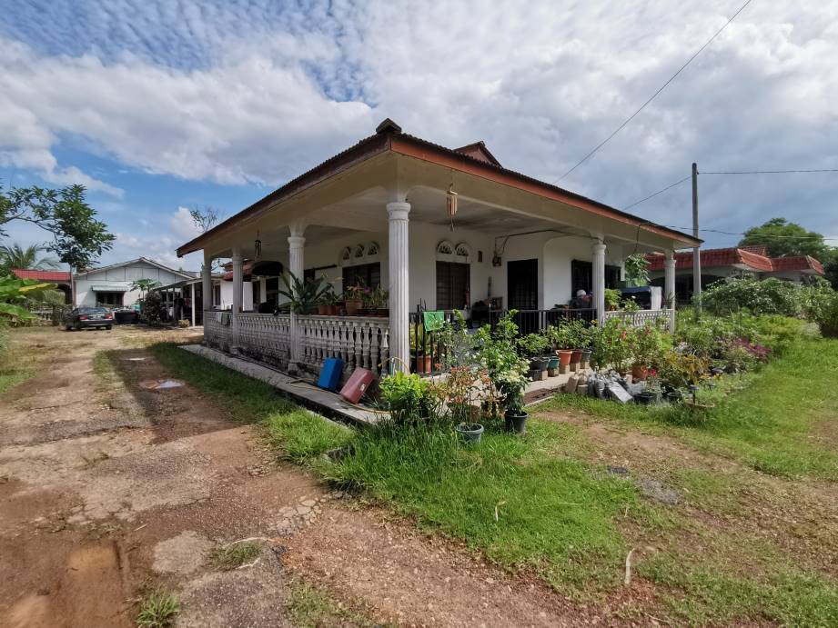Banglo Setingkat Kg Felda LBJ, Labu Seremban - photo 2