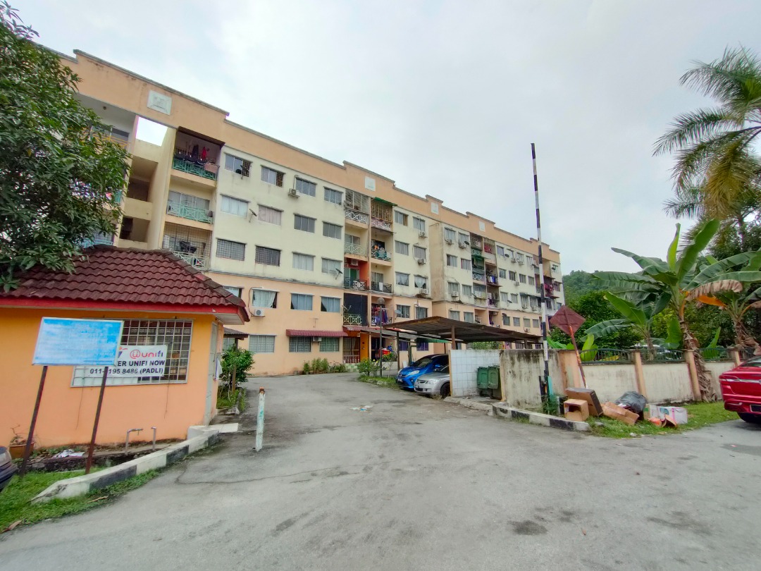 APARTMENT SERI MEWAH BLOK B TAMAN SERIMEWAH,KAJANG