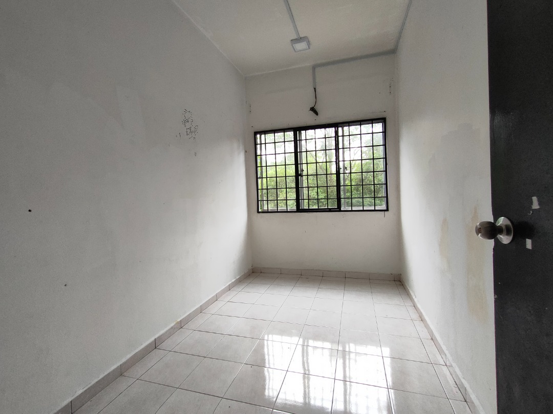 APARTMENT SERI MEWAH BLOK B TAMAN SERIMEWAH,KAJANG - photo 4