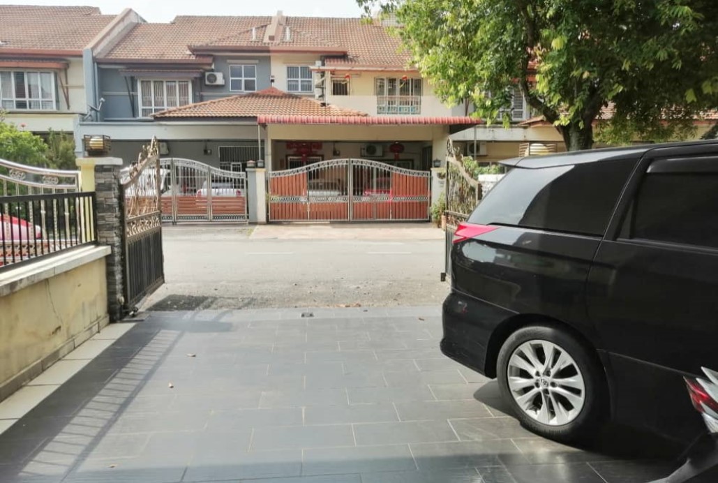 RENOVATED  2 Storey Superlink House Prima Tropika - photo 5