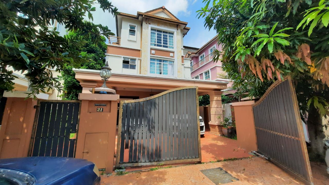 BANGLO 3 TINGKAT LE PUTRA AVENUE  SERI KEMBANGAN