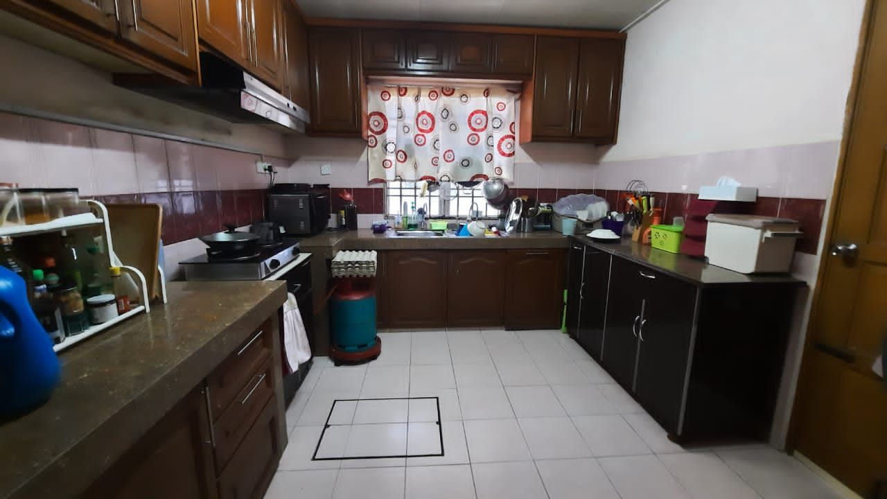 Double Storey Seksyen 8 Bandar Baru Bangi END  LOT - photo 3