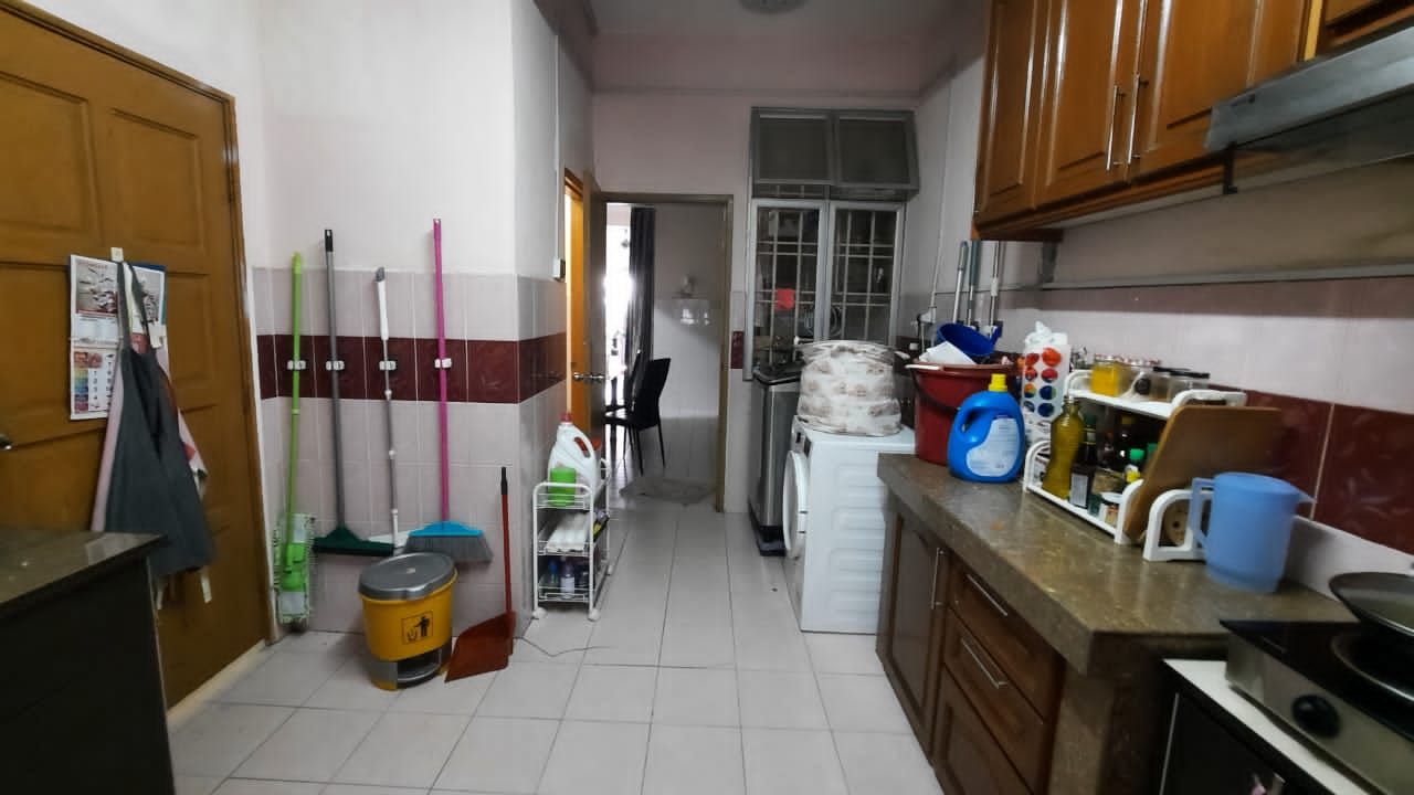 Double Storey Seksyen 8 Bandar Baru Bangi END  LOT - photo 4