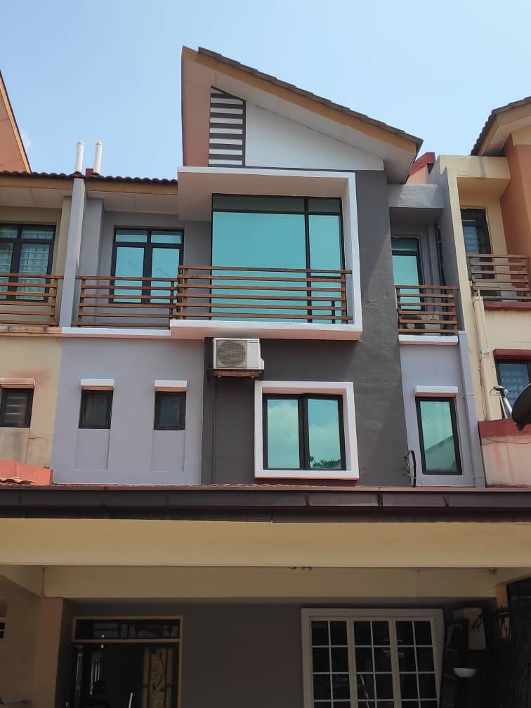 Three Storey Terrace Venture Heights ,Seri Kembang - photo 2