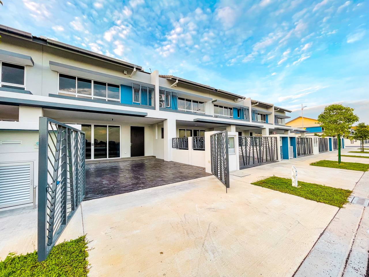 Double Storey Intermediate Terrace House Serenia C - photo 4