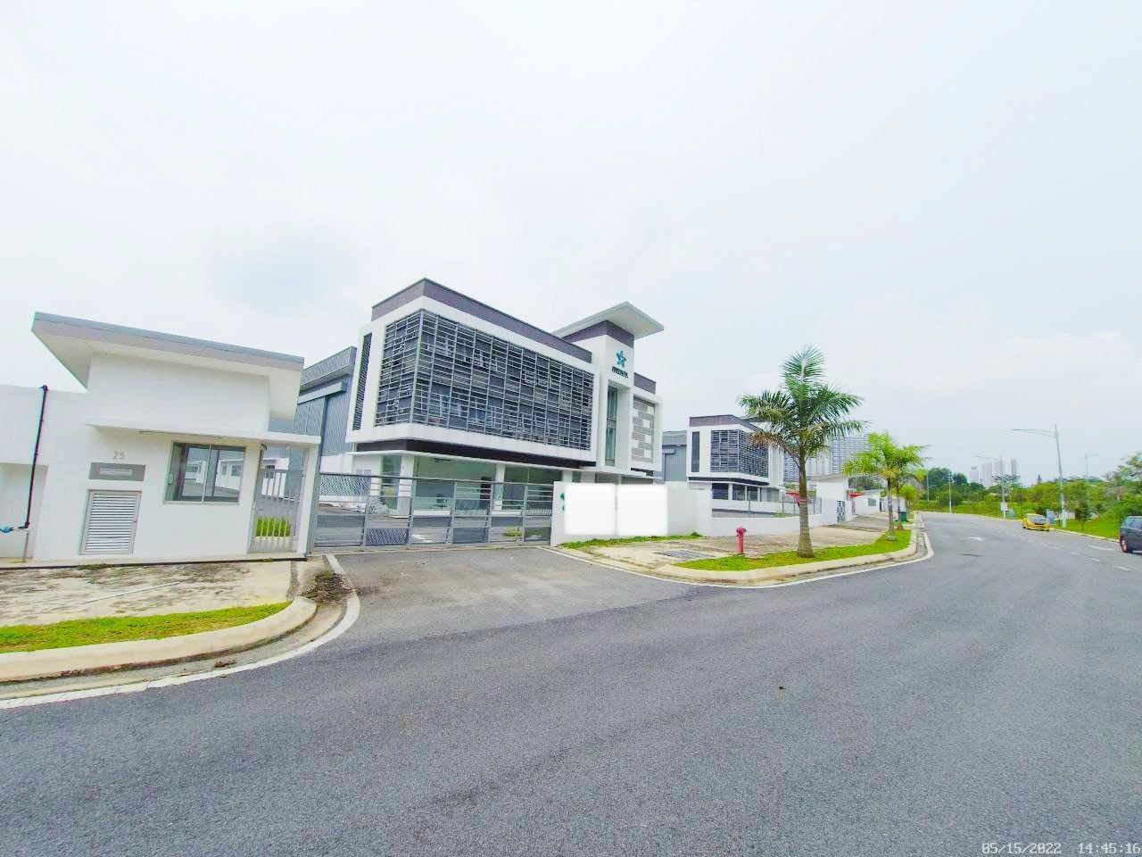 3 STOREY WAREHOUSE SERENIA CITY INDUSTRIAL PARK SE - photo 4