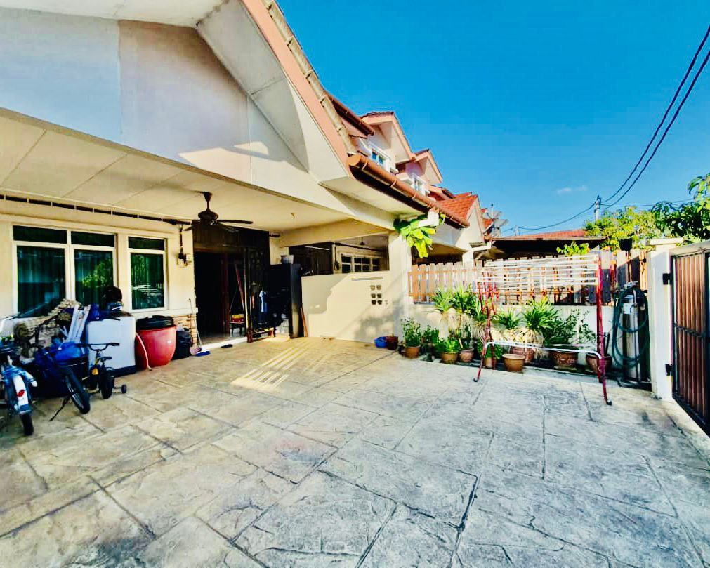 RENOVATED DOUBLE STOREY TAMAN PELANGI SEMENYIH - photo 2