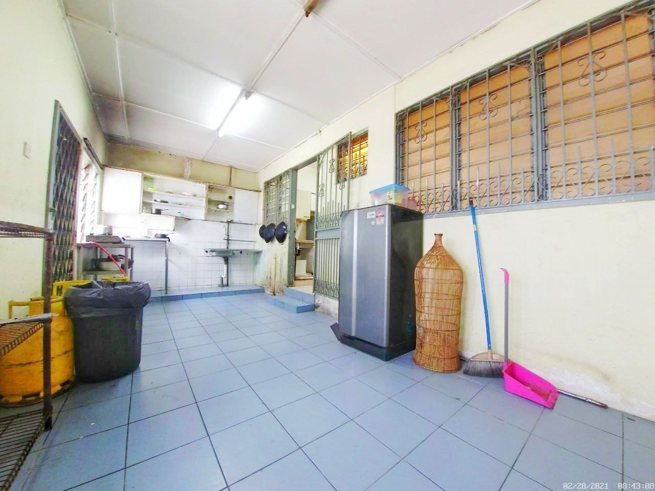 END LOT EXTENDED KITCHEN DOUBLE STOREY SS15 SUBANG - photo 6