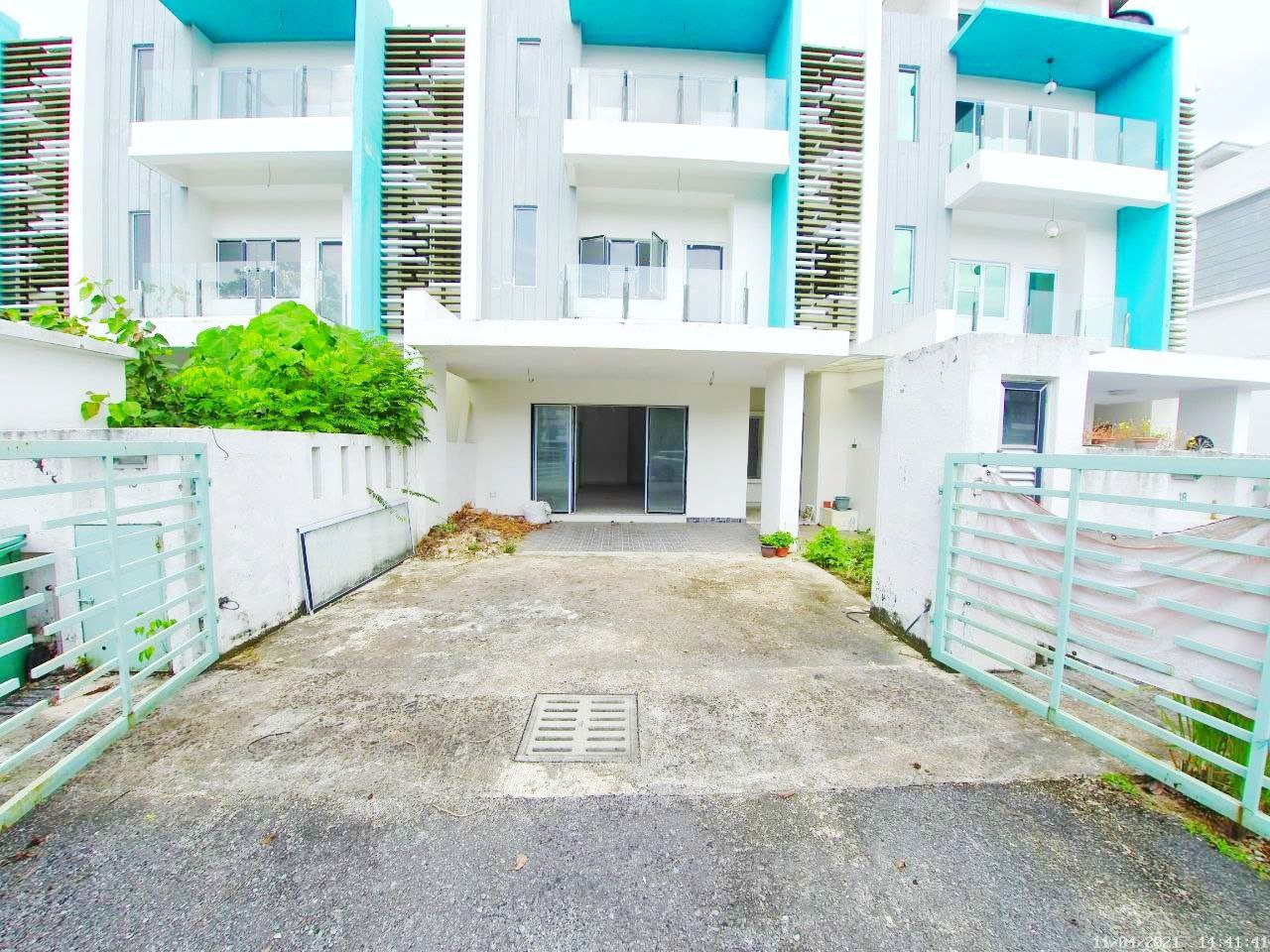FACING LAKE 2 5 STOREY SUPERLINK CLOVER HOMES SEME