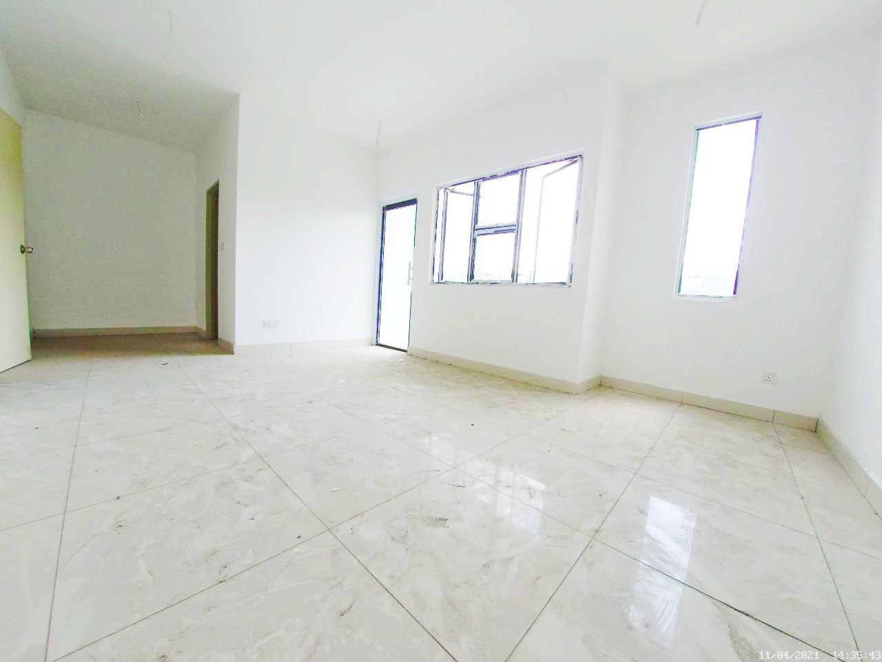 FACING LAKE 2 5 STOREY SUPERLINK CLOVER HOMES SEME - photo 8