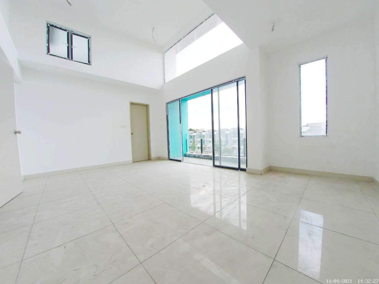 FACING LAKE 2 5 STOREY SUPERLINK CLOVER HOMES SEME - photo 11