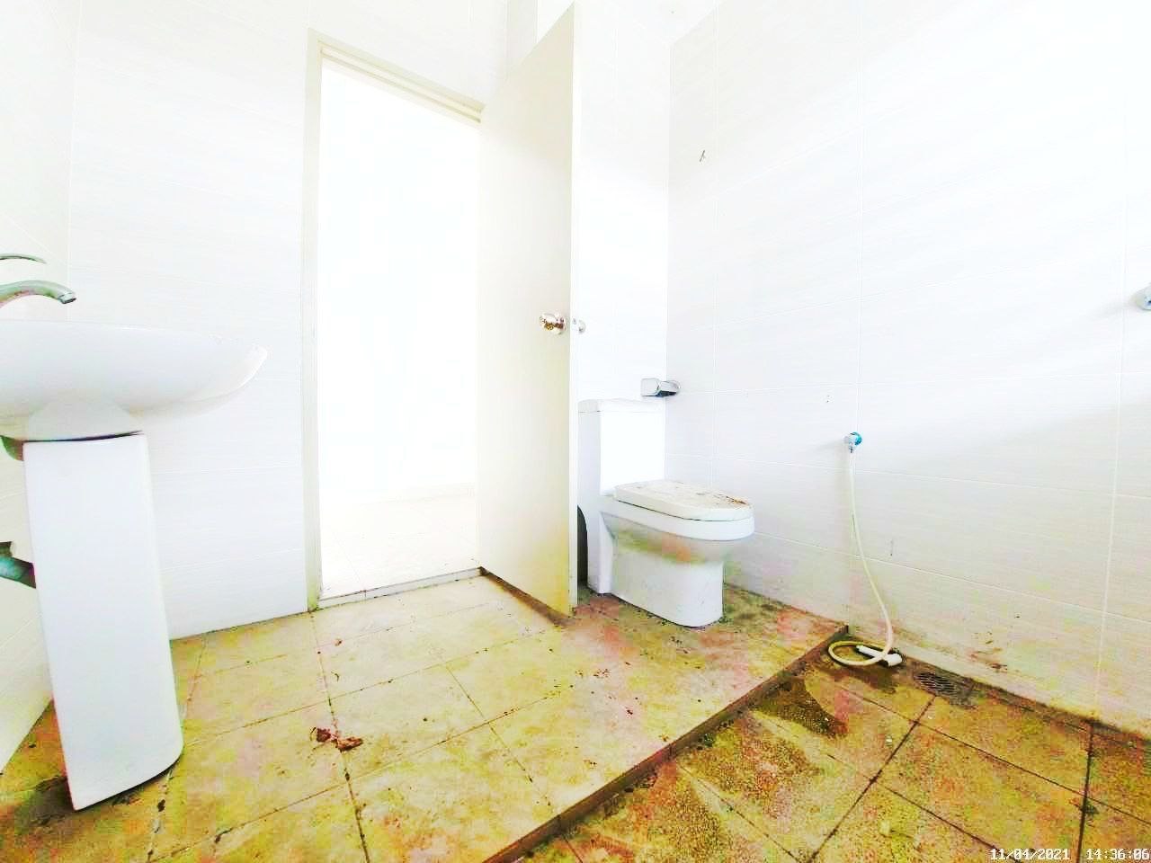 FACING LAKE 2 5 STOREY SUPERLINK CLOVER HOMES SEME - photo 12