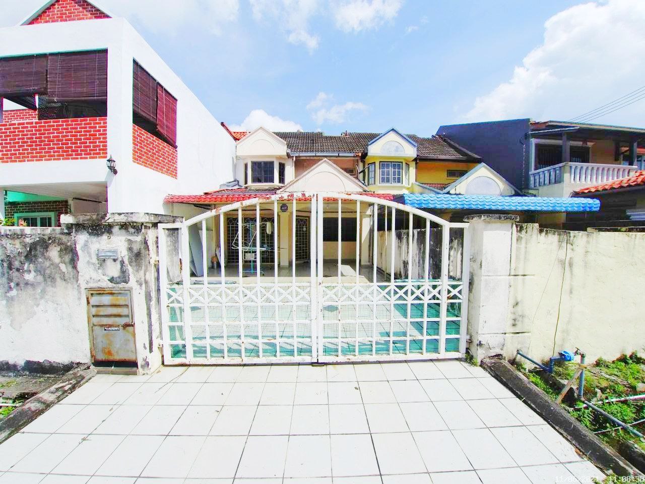 FACING OPEN PARTIALLY FURNISHED DOUBLE STOREY BAND
