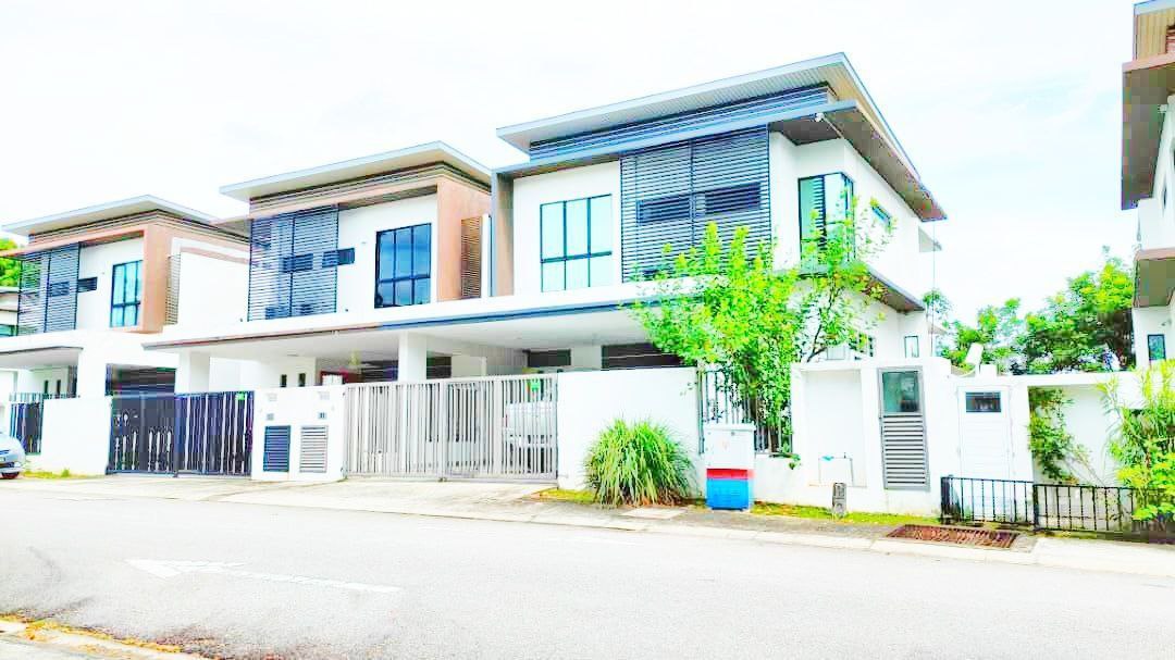 PARTIALLY FURNISHED 2 5 STOREY SEMI D 16 SIERRAS L