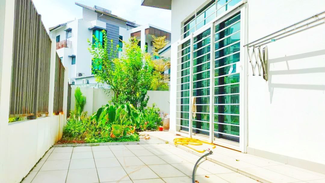 PARTIALLY FURNISHED 2 5 STOREY SEMI D 16 SIERRAS L - photo 2
