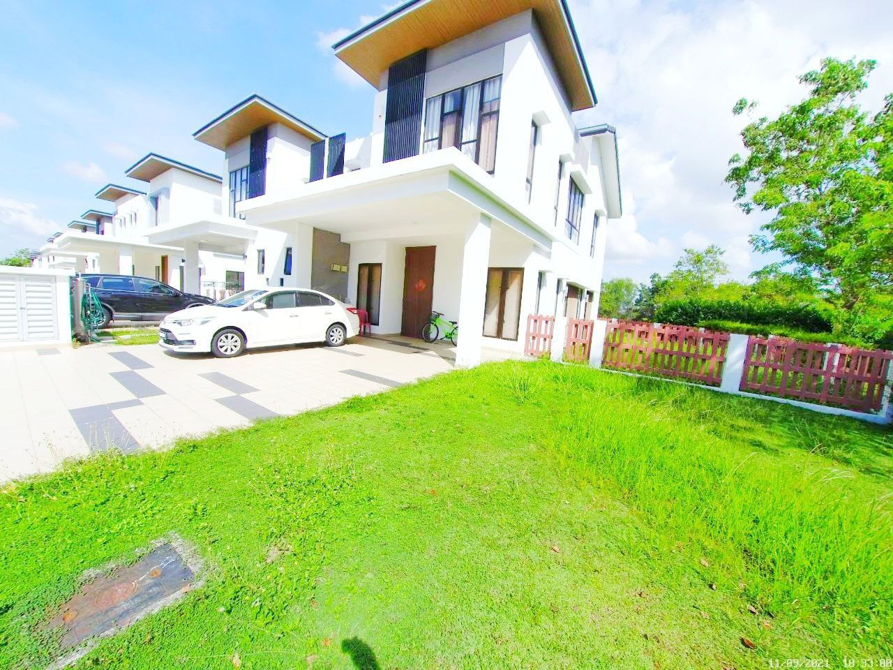 CORNER LOT FULLY FURNISHED DOUBLE STOREY SEMI-D LE
