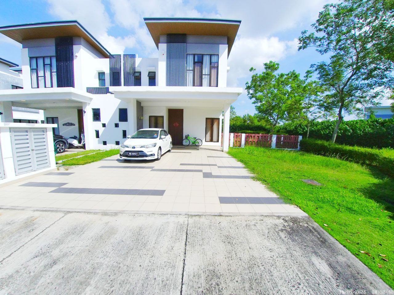 CORNER LOT FULLY FURNISHED DOUBLE STOREY SEMI-D LE - photo 2