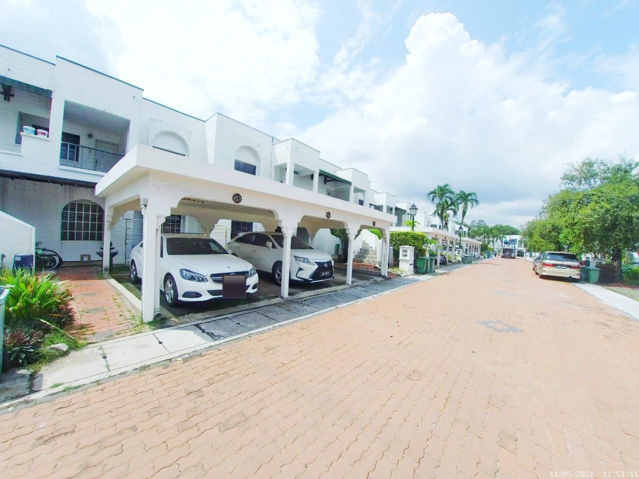 GROUND UNIT PARTIALLY FURNISHED TOWNHOUSE COUNTRY