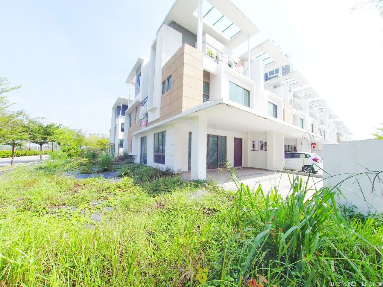 CORNER LOT 3 STOREY LAKE POINT RESIDENCE PHASE 1 C - photo 3