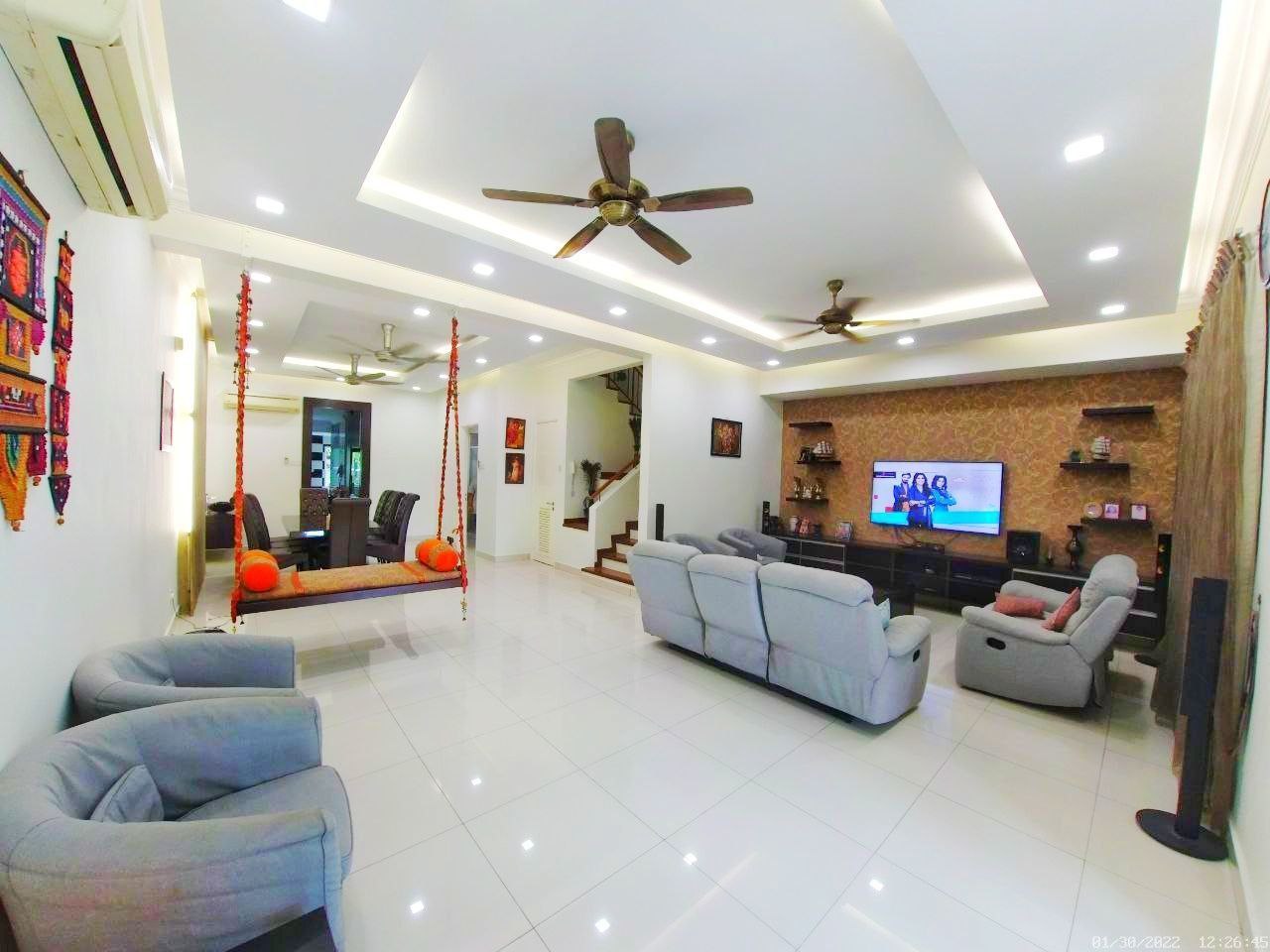 RENOVATED PARTIALLY FURNISHED 2 5 STOREY SUPERLINK - photo 3
